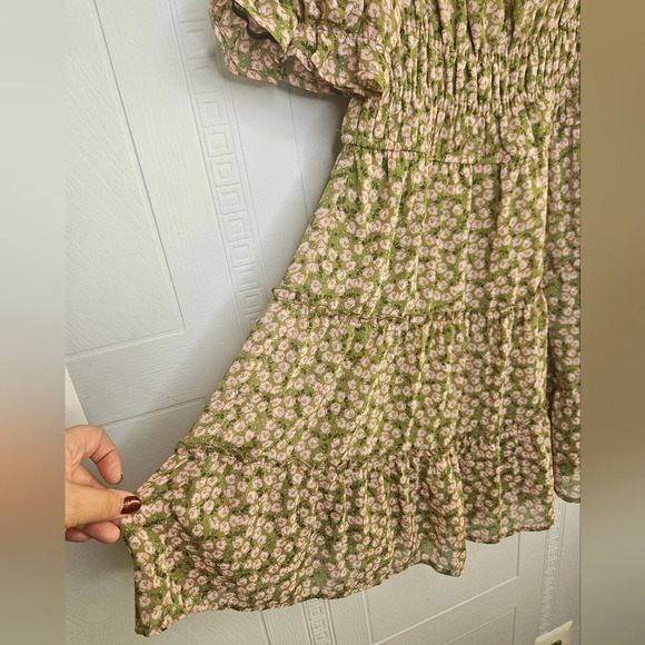 Trixxi Green Floral Puff Sleeve Tiered Smocked Mini Dress Cottagecore M EUC - Picture 5 of 13